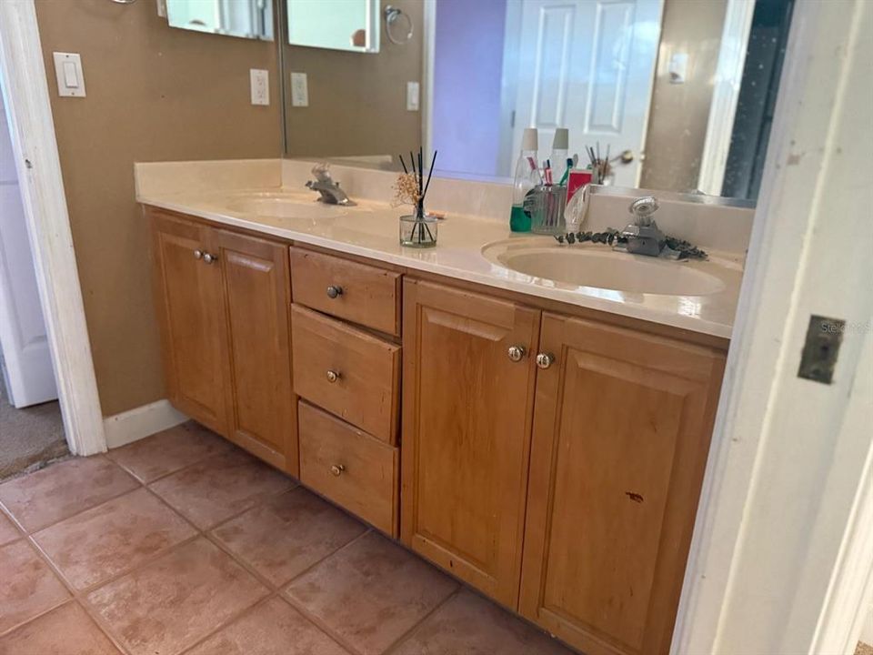 For Sale: $625,000 (5 beds, 4 baths, 3627 Square Feet)