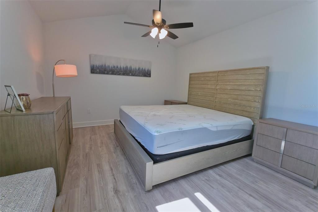 En Venta: $349,900 (3 camas, 2 baños, 1387 Pies cuadrados)