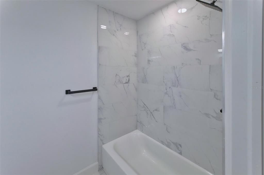 En Venta: $349,900 (3 camas, 2 baños, 1387 Pies cuadrados)