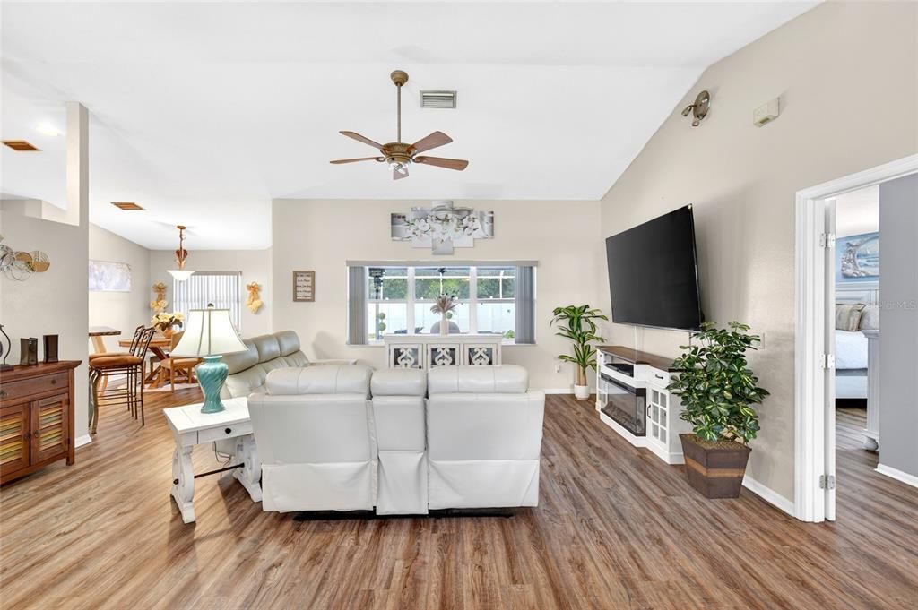 En Venta: $399,900 (3 camas, 2 baños, 1746 Pies cuadrados)