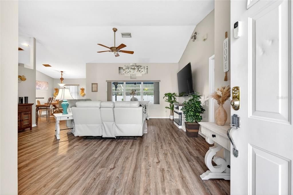 En Venta: $399,900 (3 camas, 2 baños, 1746 Pies cuadrados)