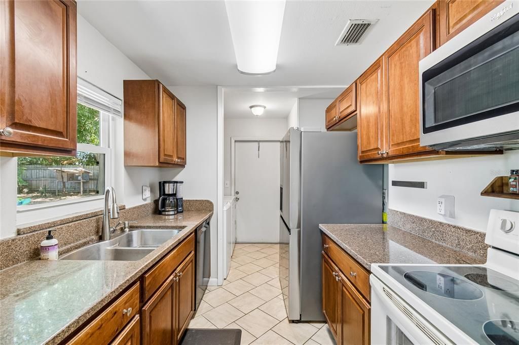 For Sale: $249,000 (2 beds, 2 baths, 1212 Square Feet)