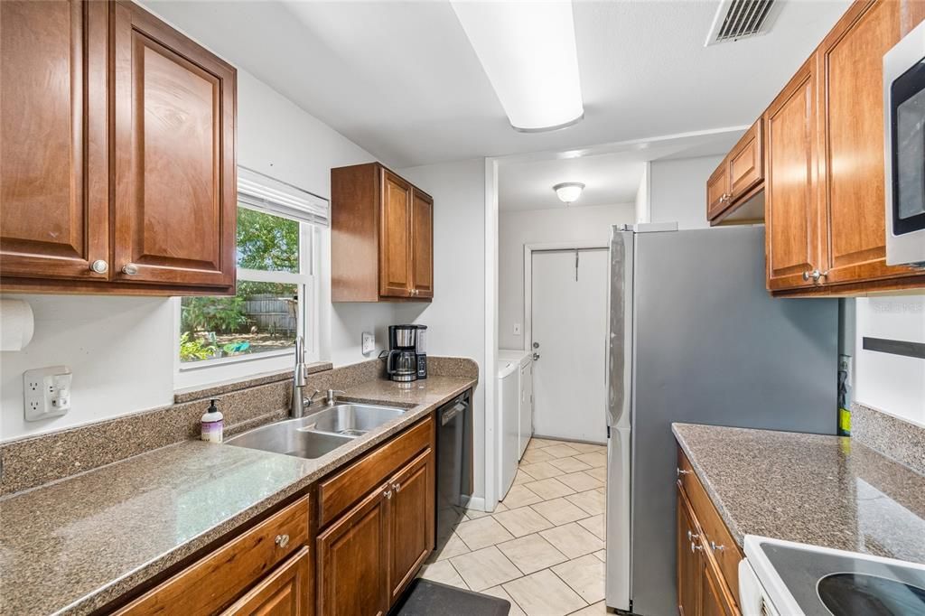 For Sale: $249,000 (2 beds, 2 baths, 1212 Square Feet)