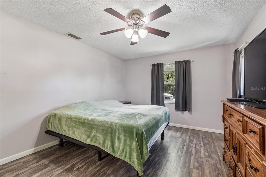 For Sale: $249,000 (2 beds, 2 baths, 1212 Square Feet)