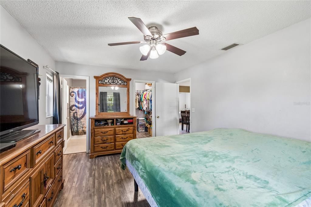 For Sale: $249,000 (2 beds, 2 baths, 1212 Square Feet)