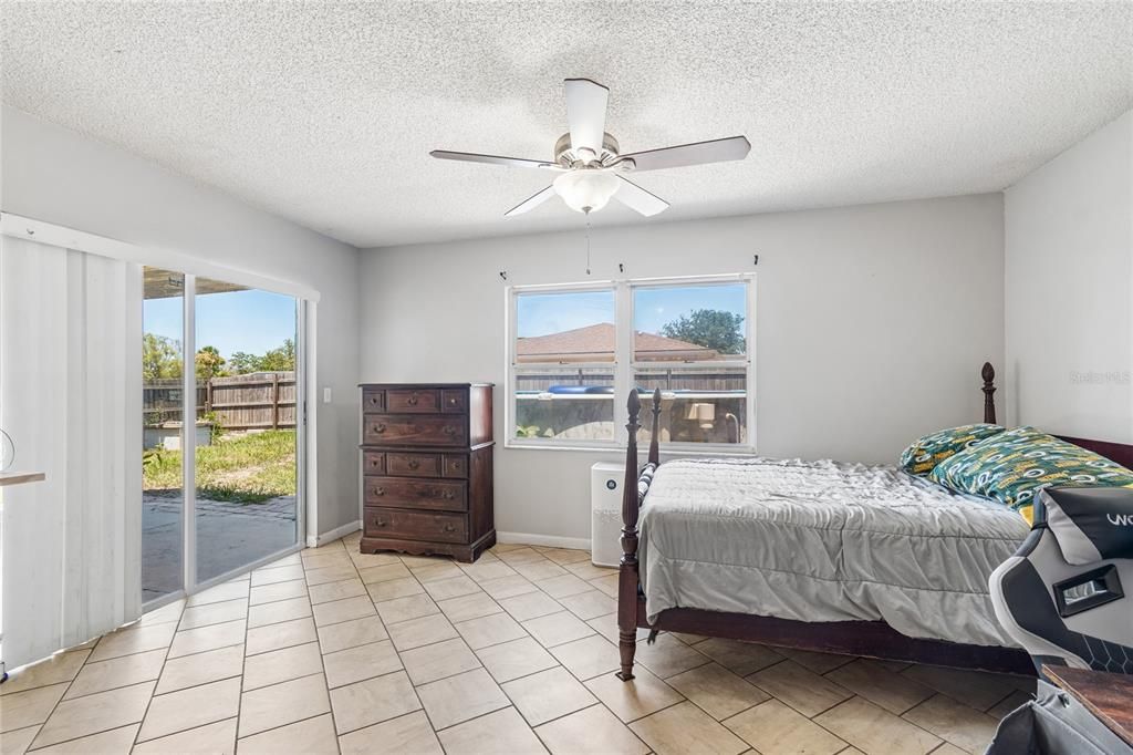 For Sale: $249,000 (2 beds, 2 baths, 1212 Square Feet)