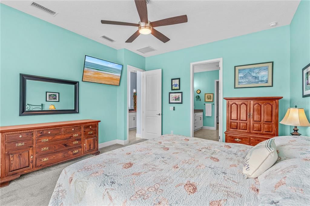 For Sale: $674,900 (4 beds, 2 baths, 1988 Square Feet)