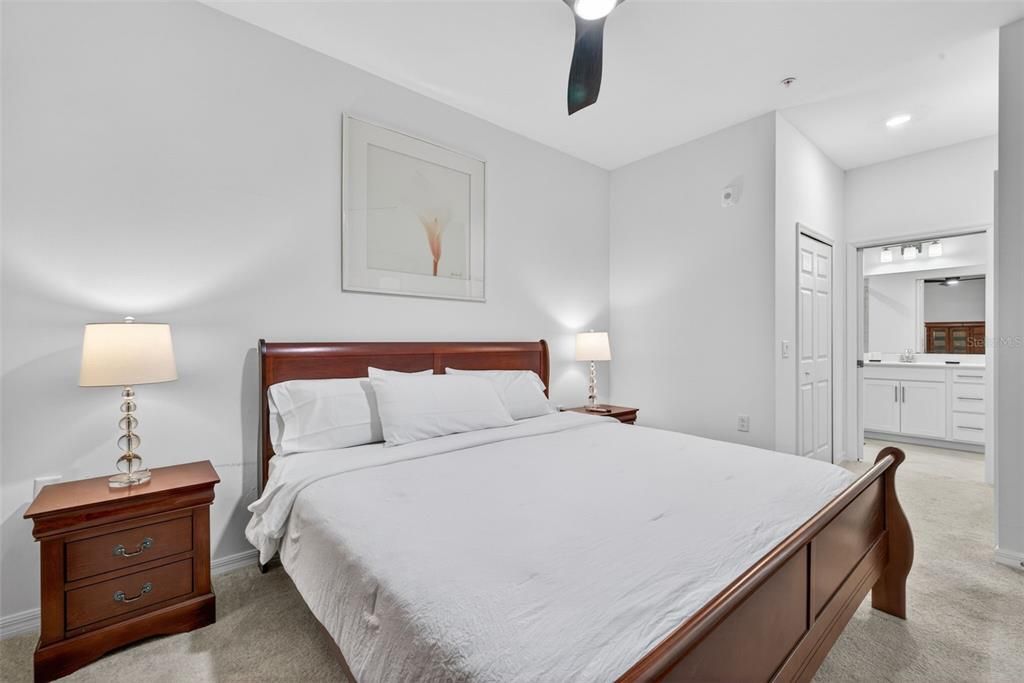 На продажу: $249,900 (2 спален, 2 ванн, 1198 Квадратных фут)