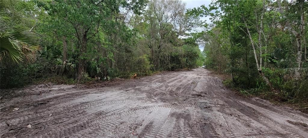 На продажу: $370,000 (2.01 acres)
