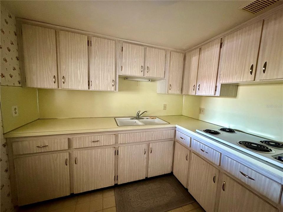 В аренду: $1,200 (1 спален, 1 ванн, 825 Квадратных фут)