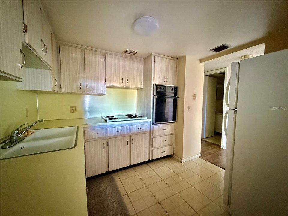 В аренду: $1,200 (1 спален, 1 ванн, 825 Квадратных фут)