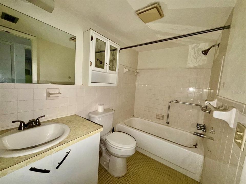 В аренду: $1,200 (1 спален, 1 ванн, 825 Квадратных фут)