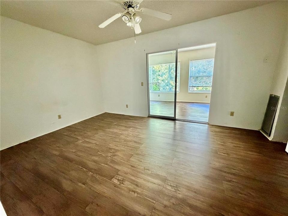 В аренду: $1,200 (1 спален, 1 ванн, 825 Квадратных фут)