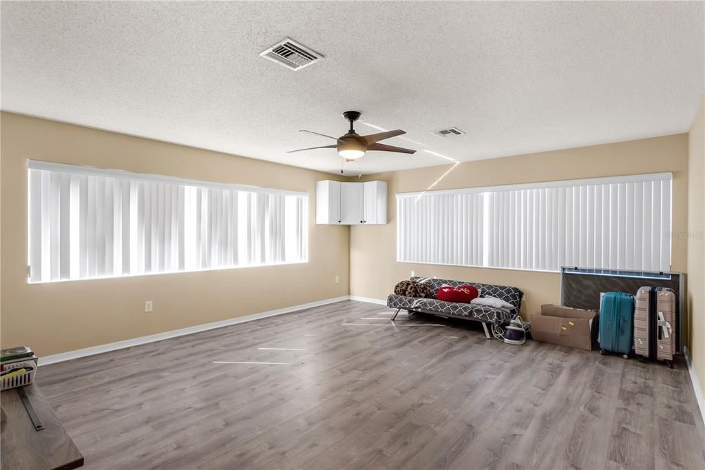 For Sale: $649,000 (3 beds, 2 baths, 2500 Square Feet)