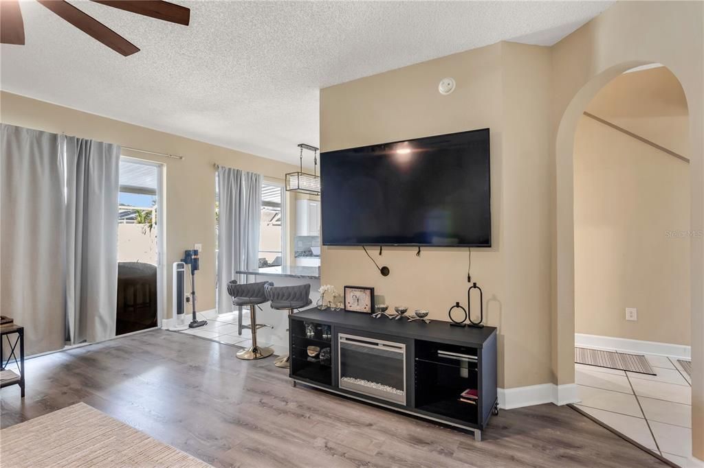 For Sale: $649,000 (3 beds, 2 baths, 2500 Square Feet)