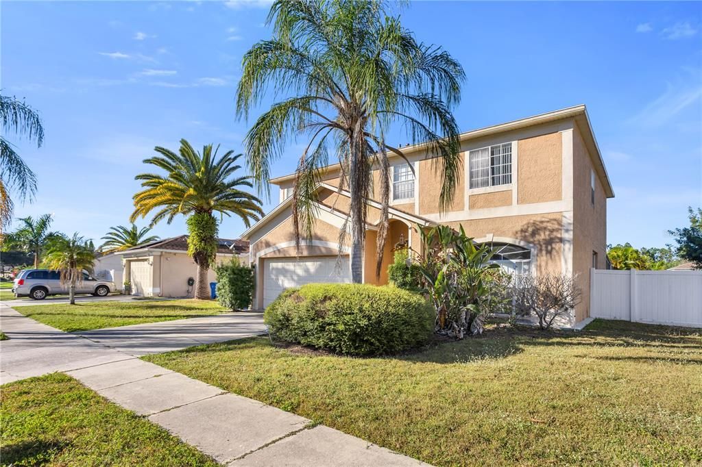 For Sale: $649,000 (3 beds, 2 baths, 2500 Square Feet)
