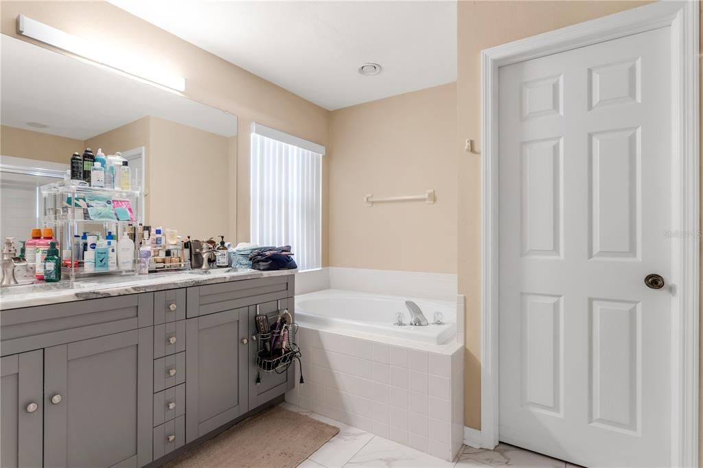 For Sale: $649,000 (3 beds, 2 baths, 2500 Square Feet)