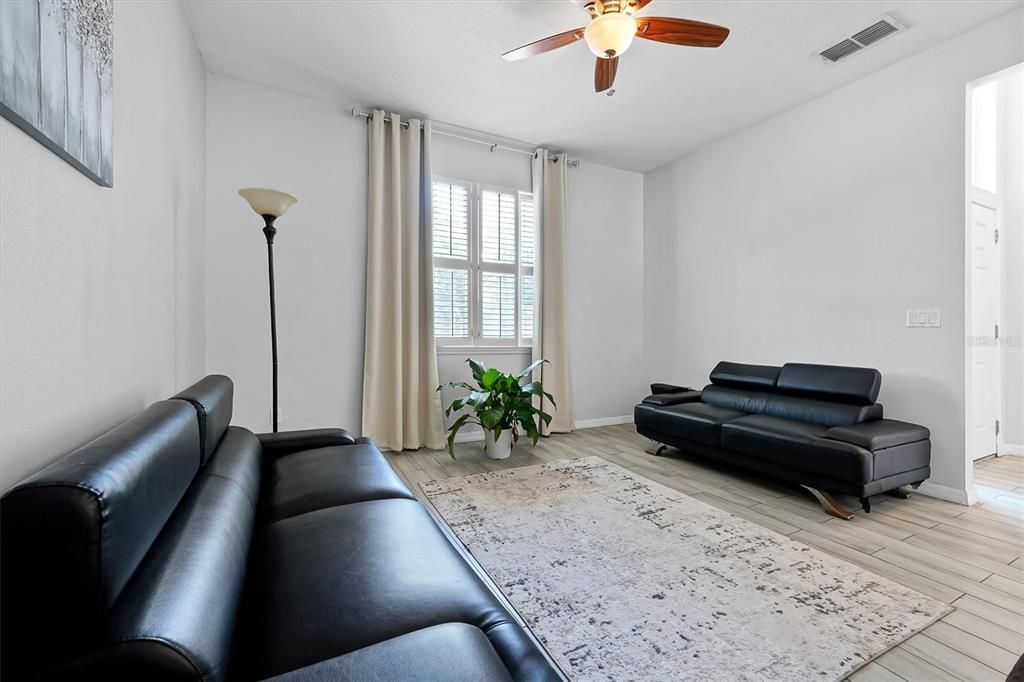 En Venta: $349,900 (4 camas, 2 baños, 1931 Pies cuadrados)