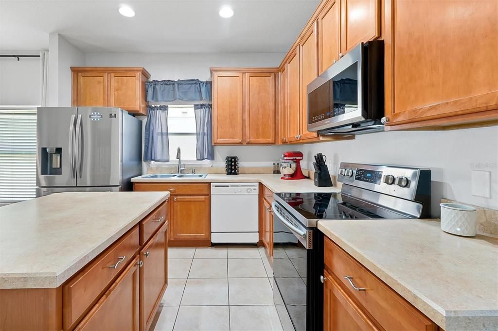 En Venta: $349,900 (4 camas, 2 baños, 1931 Pies cuadrados)