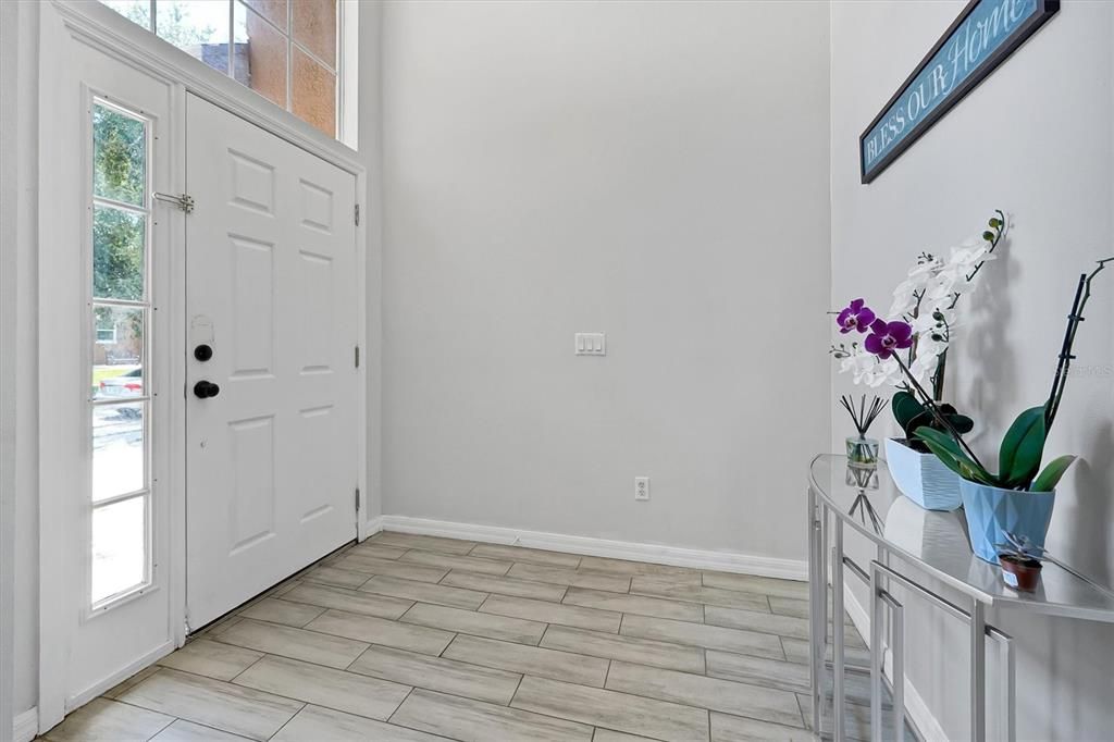 En Venta: $349,900 (4 camas, 2 baños, 1931 Pies cuadrados)