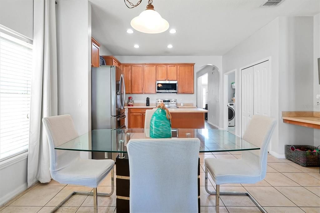 En Venta: $349,900 (4 camas, 2 baños, 1931 Pies cuadrados)