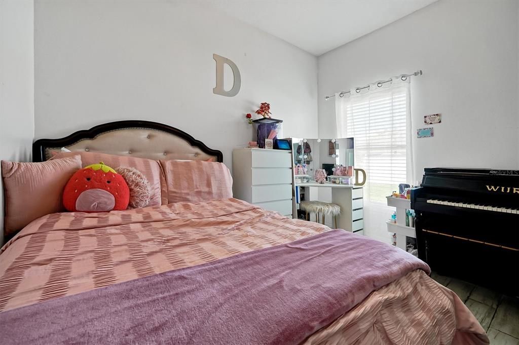 En Venta: $349,900 (4 camas, 2 baños, 1931 Pies cuadrados)