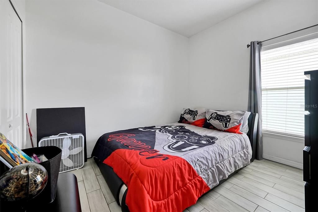 En Venta: $349,900 (4 camas, 2 baños, 1931 Pies cuadrados)