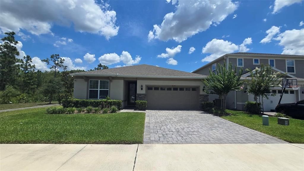 For Rent: $3,000 (4 beds, 2 baths, 1828 Square Feet)