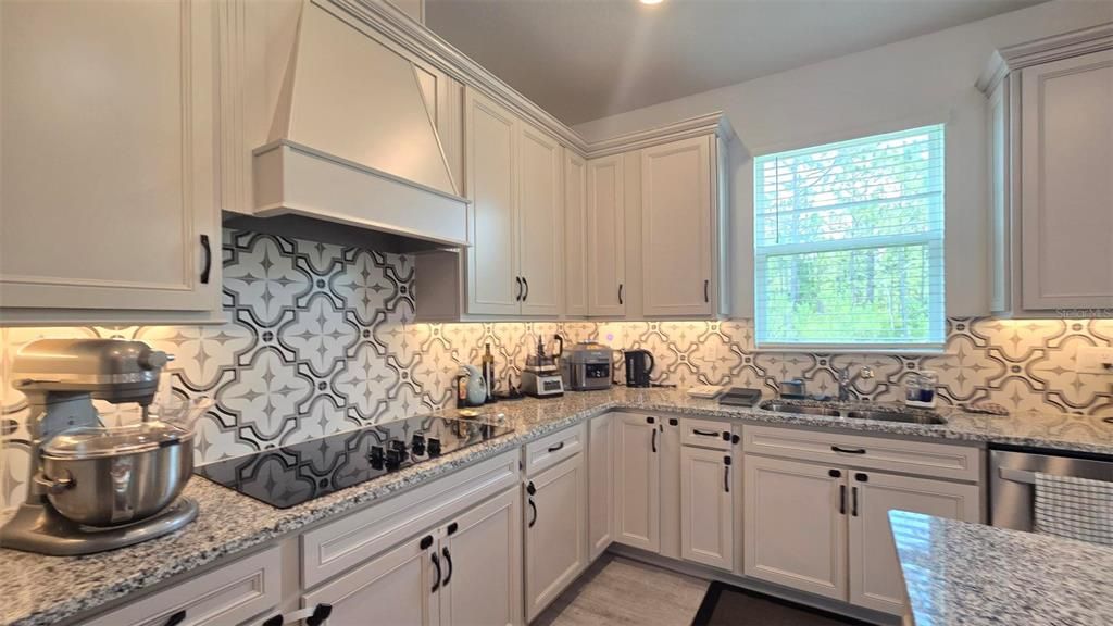 For Rent: $3,000 (4 beds, 2 baths, 1828 Square Feet)
