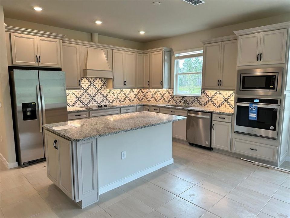 For Rent: $3,000 (4 beds, 2 baths, 1828 Square Feet)