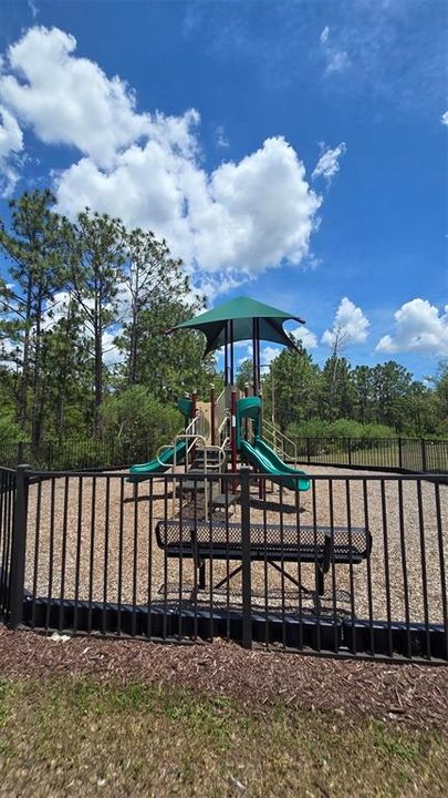 For Rent: $3,000 (4 beds, 2 baths, 1828 Square Feet)