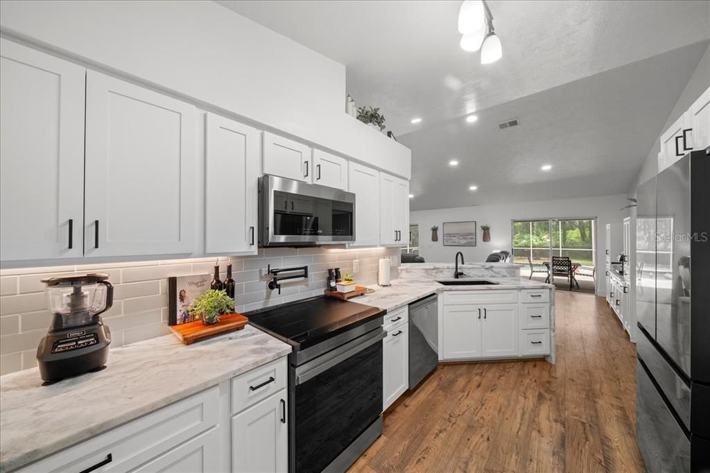 For Sale: $419,900 (3 beds, 2 baths, 1626 Square Feet)