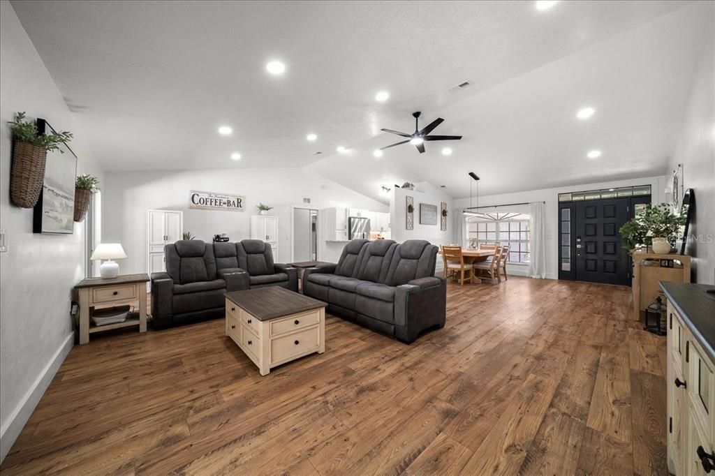 For Sale: $419,900 (3 beds, 2 baths, 1626 Square Feet)