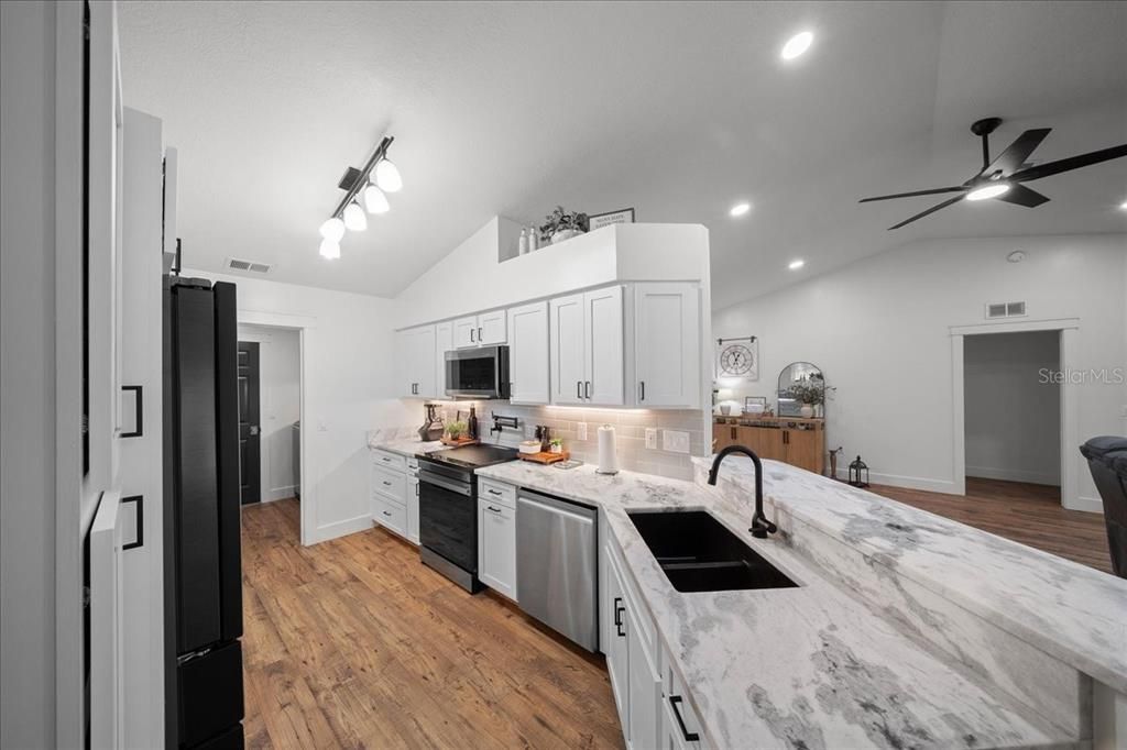 For Sale: $419,900 (3 beds, 2 baths, 1626 Square Feet)