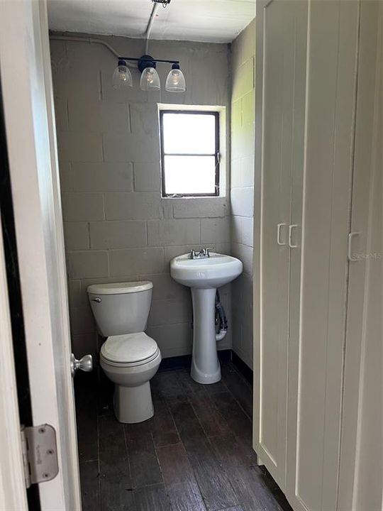 For Sale: $277,000 (1 beds, 1 baths, 400 Square Feet)