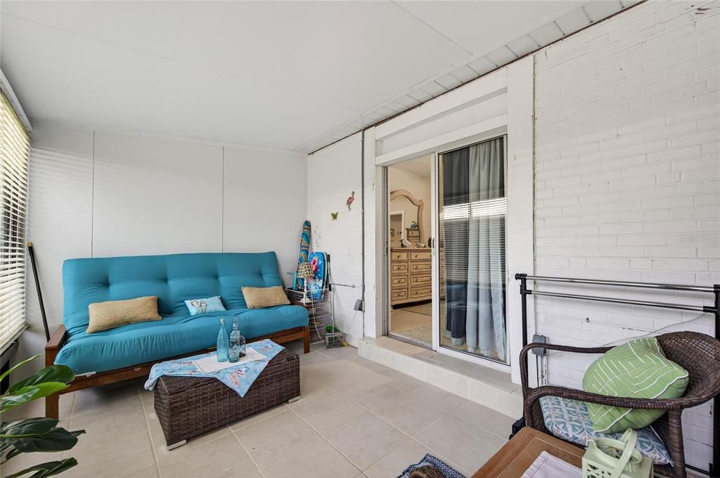 For Sale: $325,000 (1 beds, 1 baths, 512 Square Feet)