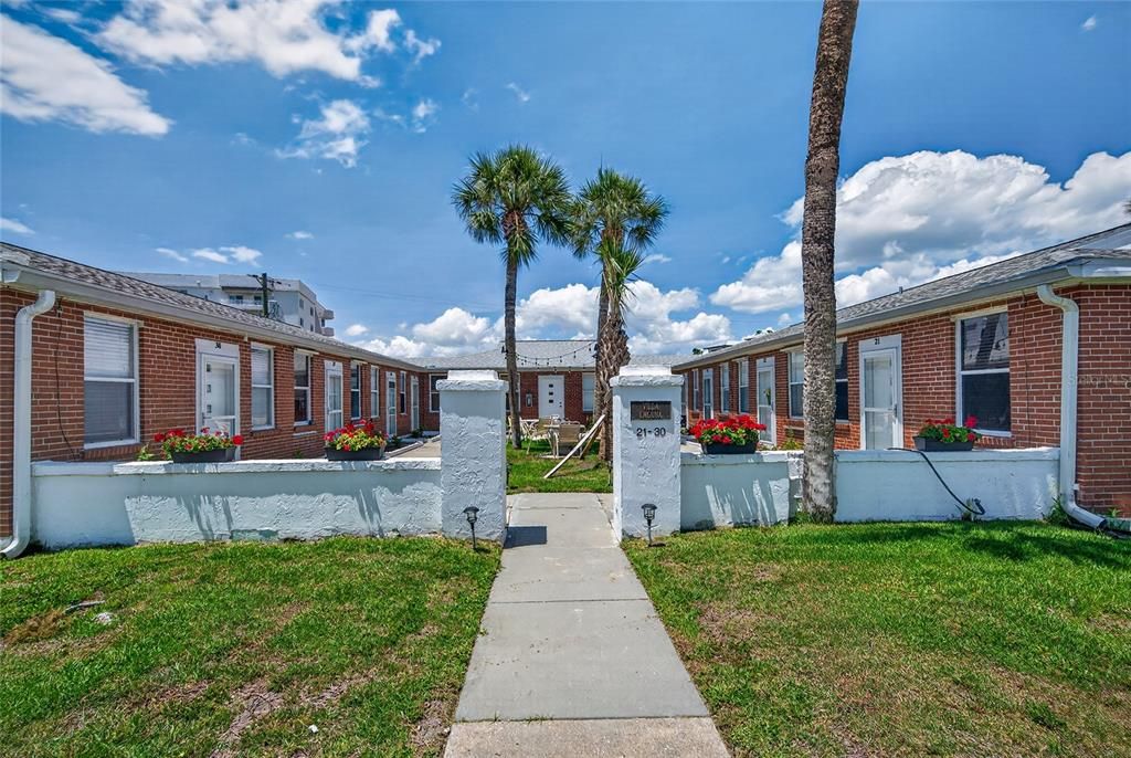 For Sale: $325,000 (1 beds, 1 baths, 512 Square Feet)