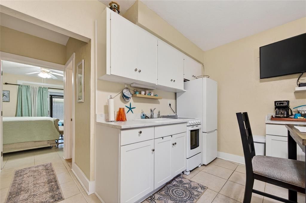 For Sale: $325,000 (1 beds, 1 baths, 512 Square Feet)