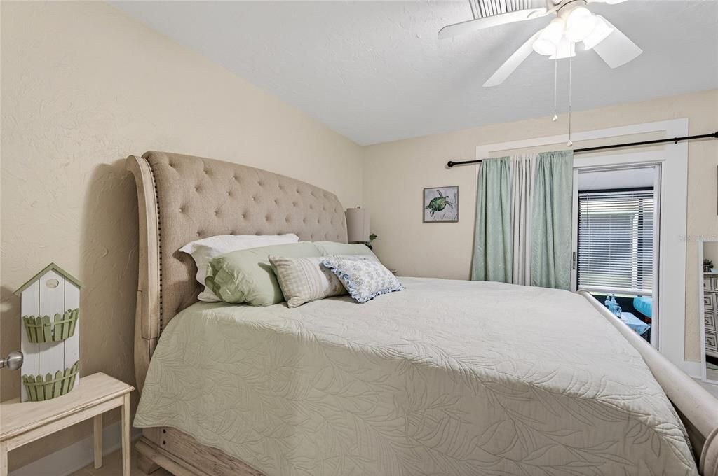For Sale: $325,000 (1 beds, 1 baths, 512 Square Feet)