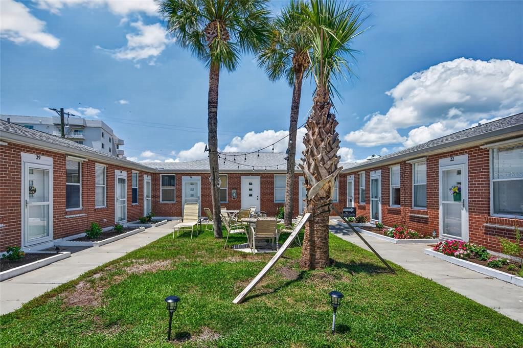 For Sale: $325,000 (1 beds, 1 baths, 512 Square Feet)