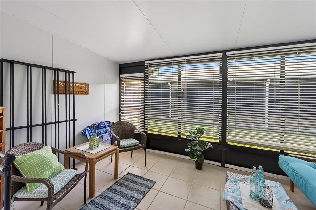 For Sale: $325,000 (1 beds, 1 baths, 512 Square Feet)