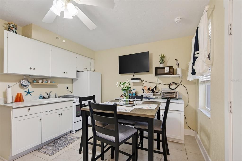 For Sale: $325,000 (1 beds, 1 baths, 512 Square Feet)