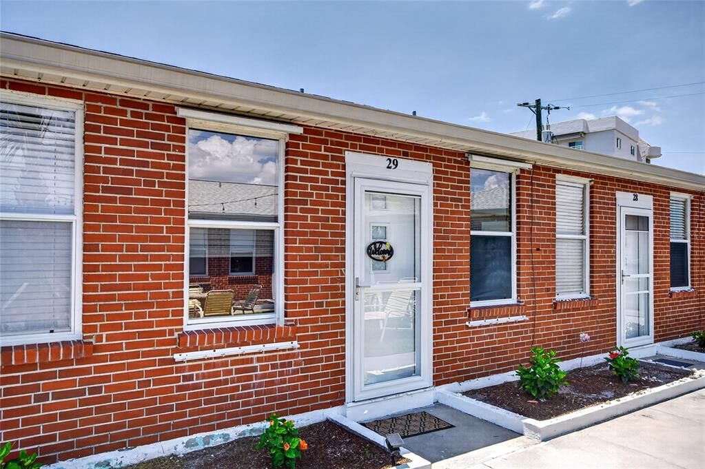 For Sale: $325,000 (1 beds, 1 baths, 512 Square Feet)