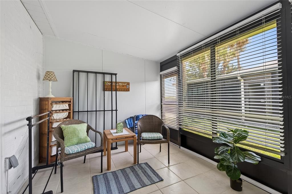For Sale: $325,000 (1 beds, 1 baths, 512 Square Feet)