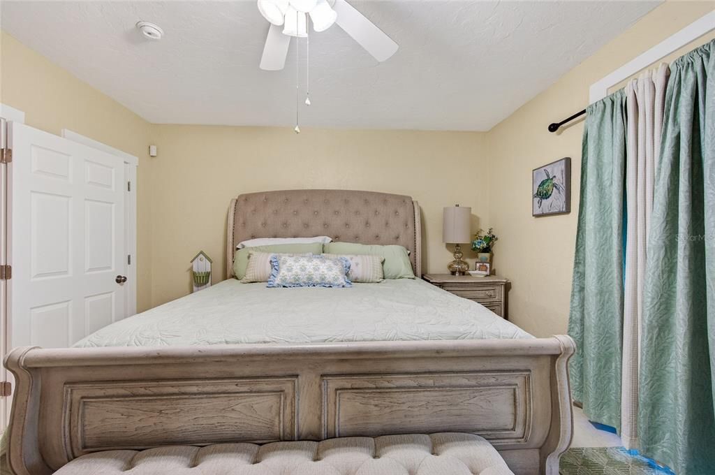 For Sale: $325,000 (1 beds, 1 baths, 512 Square Feet)