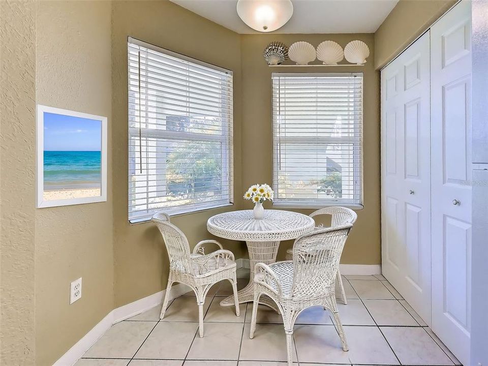 For Sale: $189,000 (2 beds, 2 baths, 1153 Square Feet)