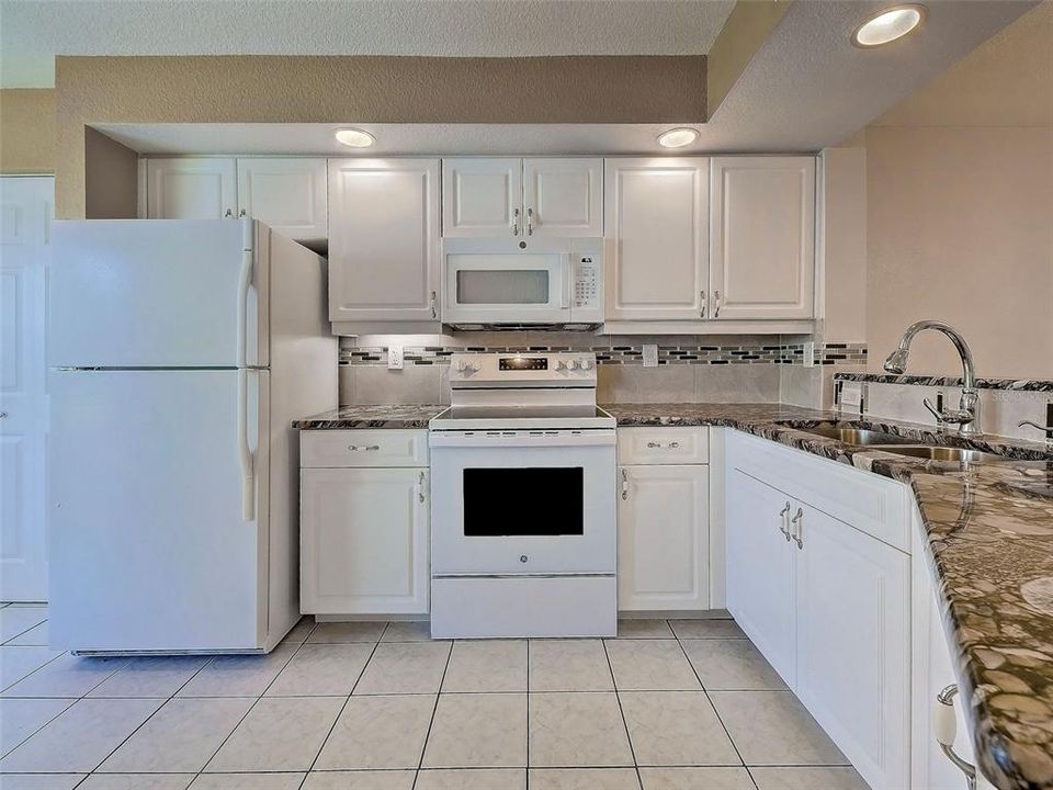 For Sale: $189,000 (2 beds, 2 baths, 1153 Square Feet)