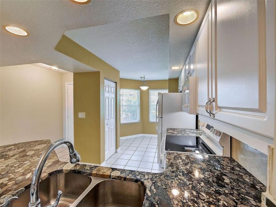 For Sale: $189,000 (2 beds, 2 baths, 1153 Square Feet)