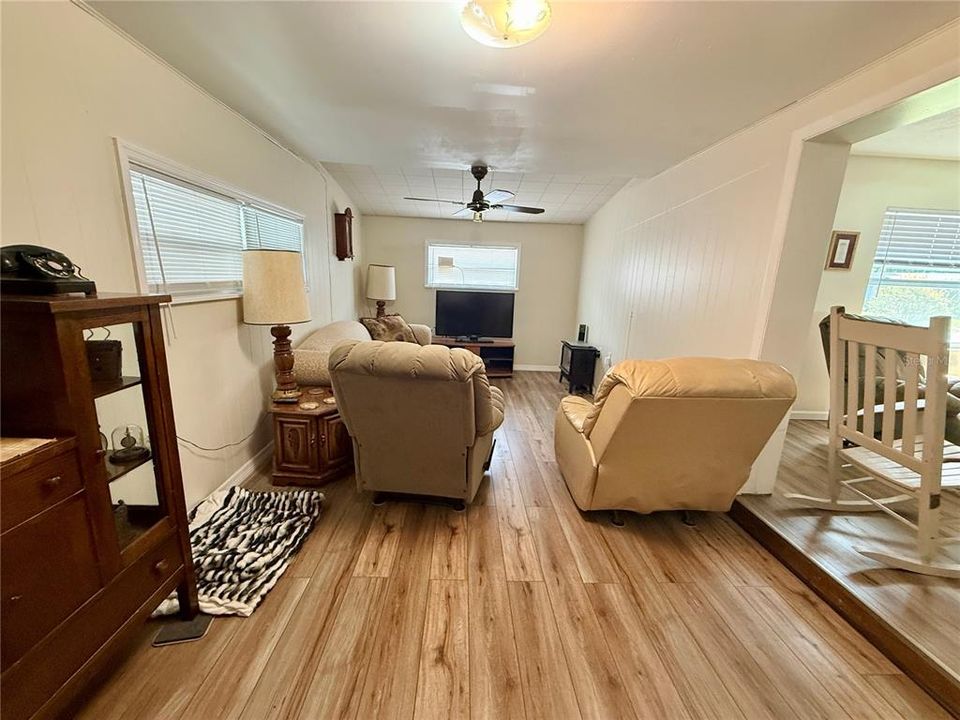 En Venta: $324,000 (3 camas, 2 baños, 1321 Pies cuadrados)