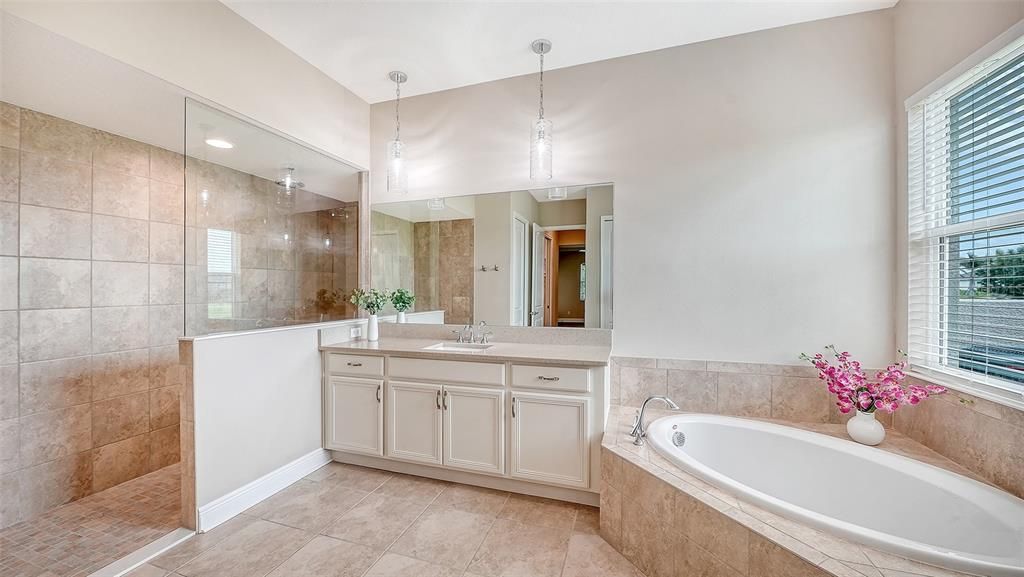 For Sale: $1,998,000 (4 beds, 3 baths, 3696 Square Feet)